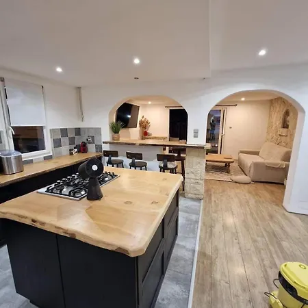 Beautiful Beachfront Lejlighed