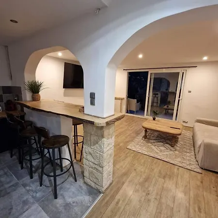 Beautiful Beachfront Appartement *